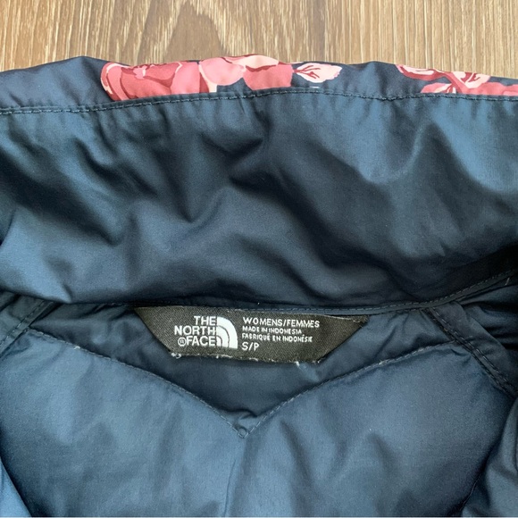 The North Face Womens Down Full Zip Puffer Jacket Floral Print Navy Pink Small - Picture 15 of 16